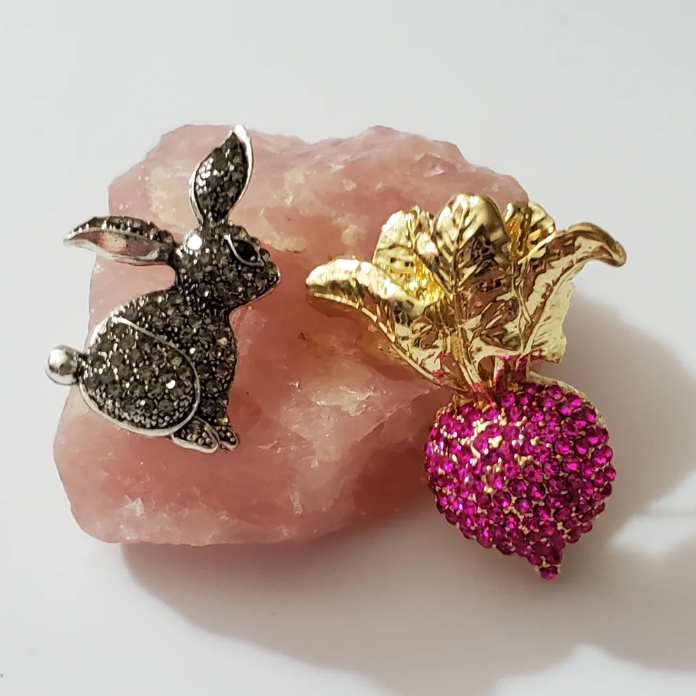 Bunny rabbit brooch Crystals sparkly gray smoky silver small pin Easter spring - Picture 8 of 8